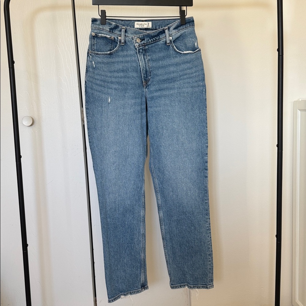 Abercrombie & Fitch Curve Love Ultra High Rise ‘90s Straight Jean
